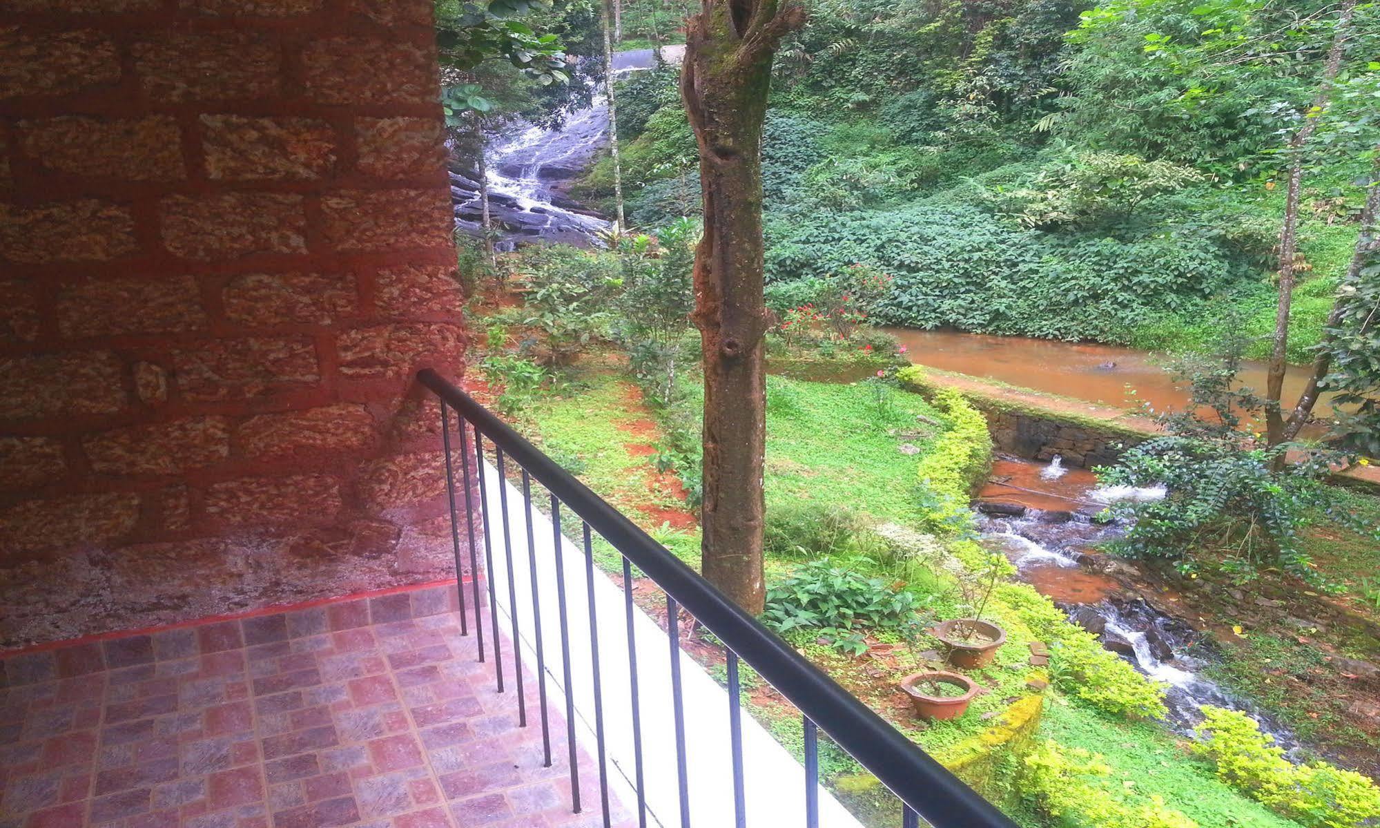Falling Waters Munnar Εξωτερικό φωτογραφία